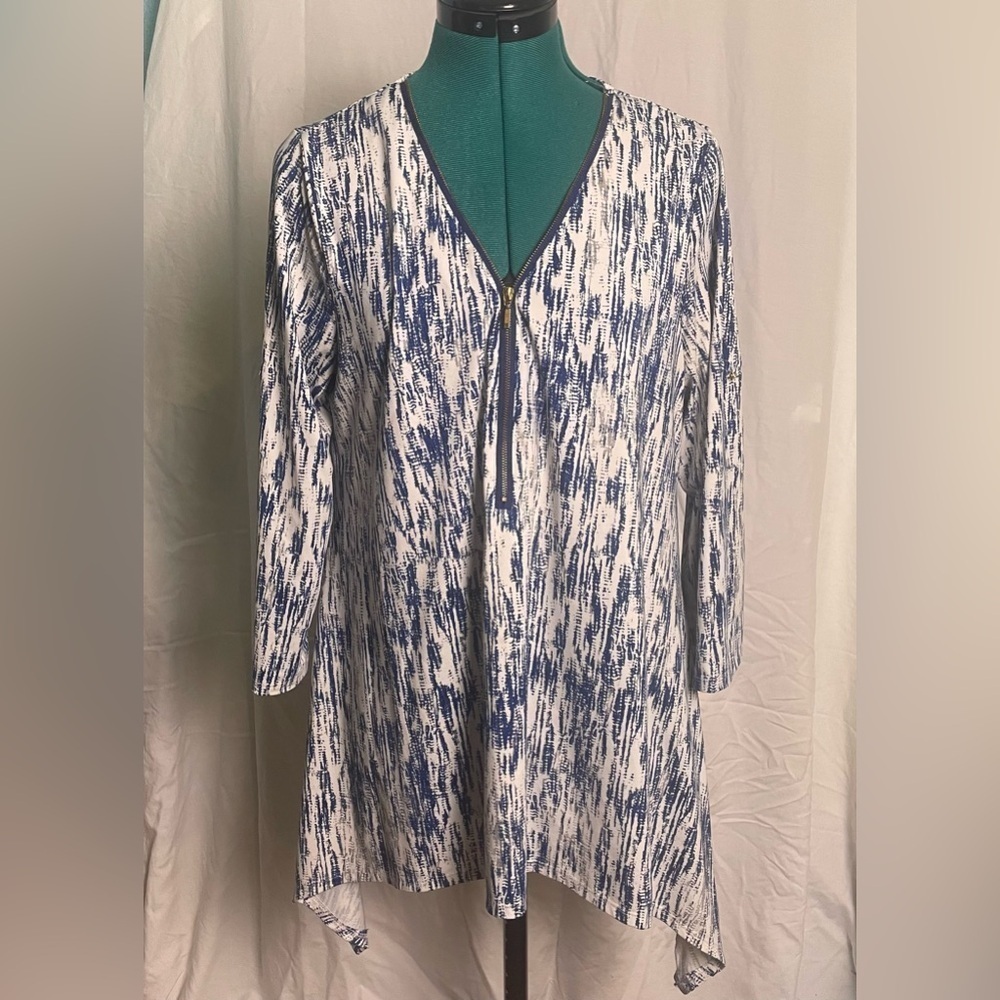 Robert Louis blue and white women’s medium long sleeve zipper flowy tunic top